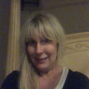 Meet your Posher, Debbie